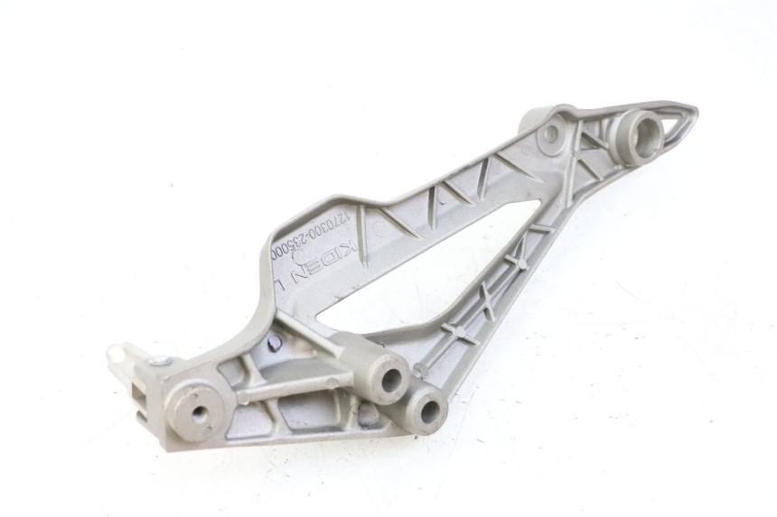 photo de FRONT LEFT FOOTREST MOUNT KIDEN KD125-G 125 (2018 - 2022)