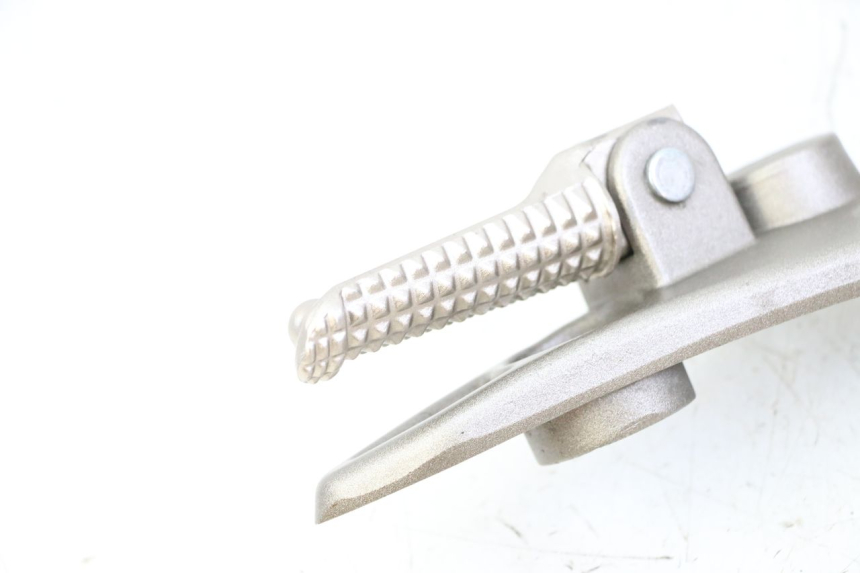 photo de FRONT LEFT FOOTREST MOUNT KIDEN KD125-G 125 (2018 - 2022)