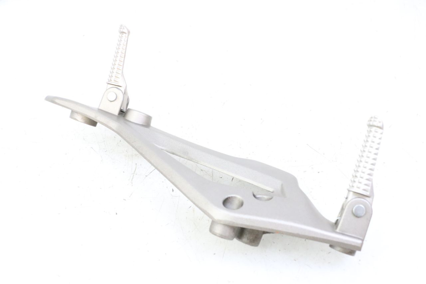 photo de FRONT LEFT FOOTREST MOUNT KIDEN KD125-G 125 (2018 - 2022)