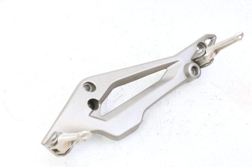 photo de FRONT LEFT FOOTREST MOUNT KIDEN KD125-G 125 (2018 - 2022)