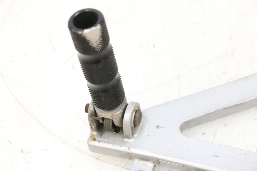 photo de FRONT LEFT FOOTREST MOUNT HONDA NSR R 125 (1994 - 2003) - Component detail