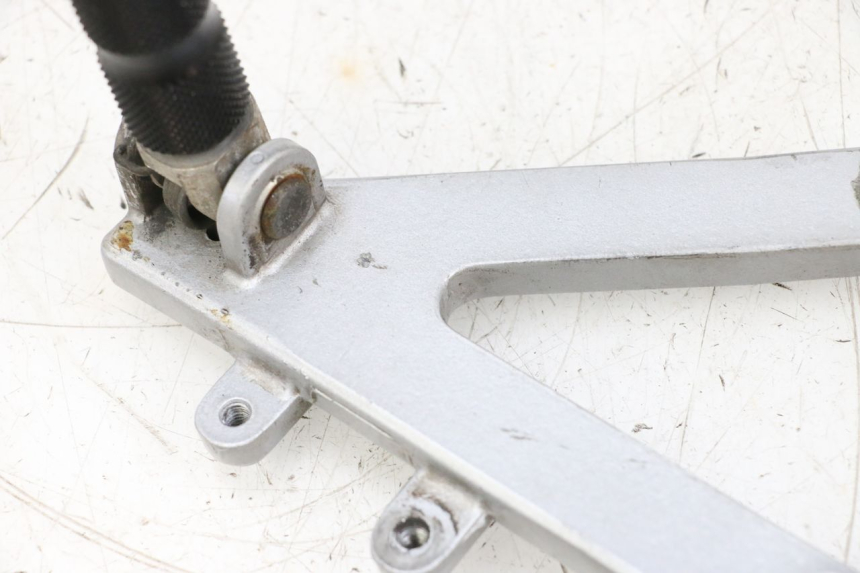 photo de FRONT LEFT FOOTREST MOUNT HONDA NSR R 125 (1994 - 2003) - Alternative perspective