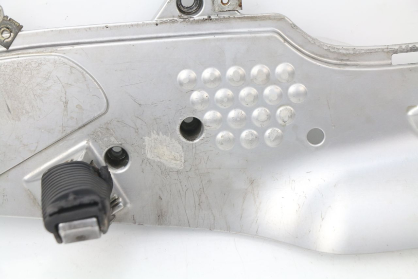photo de FRONT LEFT FOOTREST MOUNT BMW R RT ABS 1150 (2000 - 2004)