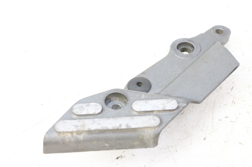 photo de FRONT LEFT FOOTREST MOUNT TRIUMPH SPRINT 900 (1995 - 1998)