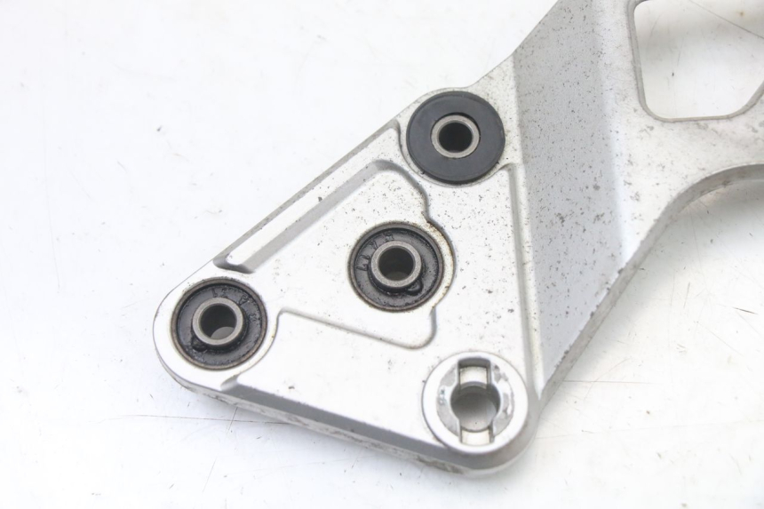 photo de FRONT LEFT FOOTREST MOUNT SUZUKI GSX F GSXF 650 (2007 - 2015)