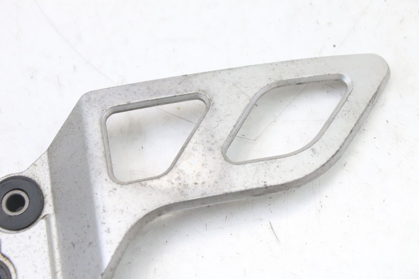 photo de FRONT LEFT FOOTREST MOUNT SUZUKI GSX F GSXF 650 (2007 - 2015)