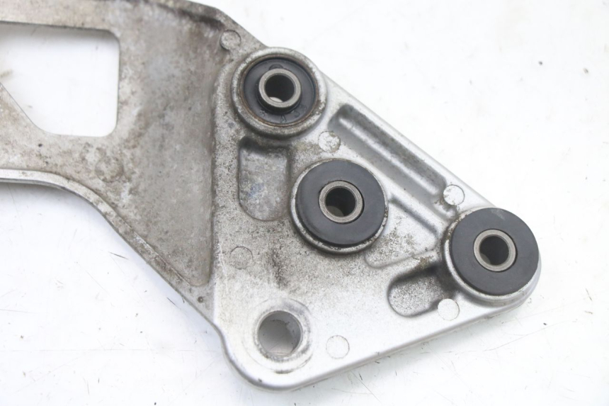 photo de FRONT LEFT FOOTREST MOUNT SUZUKI GSX F GSXF 650 (2007 - 2015)