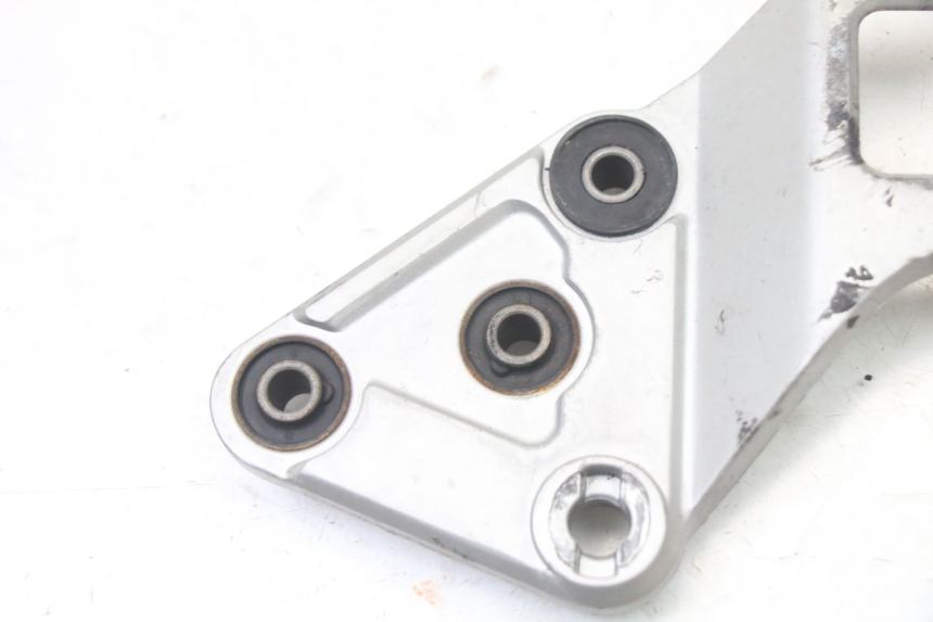 photo de FRONT LEFT FOOTREST MOUNT SUZUKI GSX F GSXF 650 (2007 - 2015)
