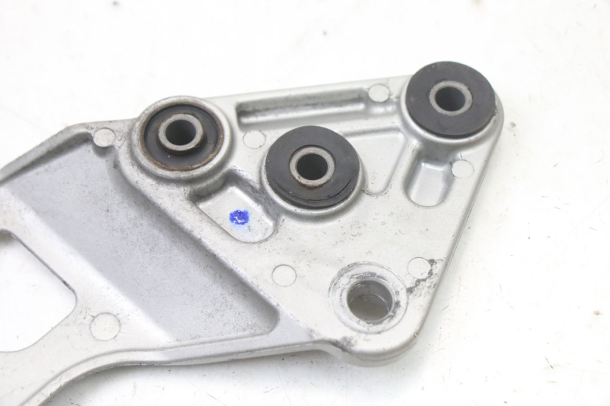 photo de FRONT LEFT FOOTREST MOUNT SUZUKI GSX F GSXF 650 (2007 - 2015)