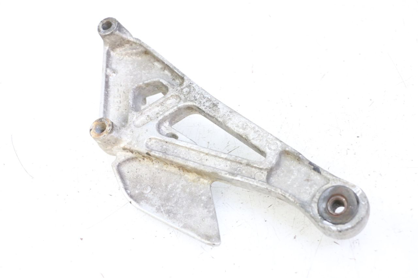 photo de FRONT LEFT FOOTREST MOUNT YAMAHA XJN DIVERSION 600 (2000 - 2003)