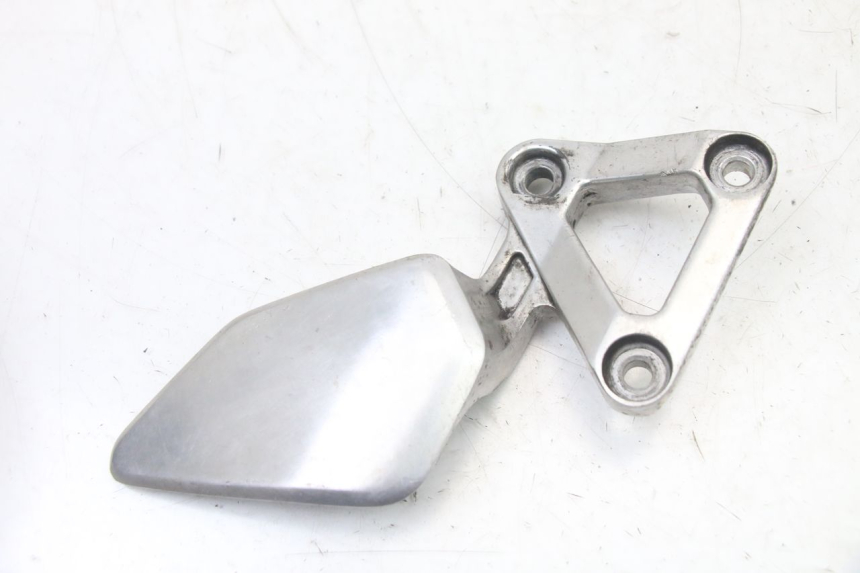 photo de LEFT FRONT FOOTREST BRACKET YAMAHA FZS FAZER 600 (2001 - 2003)