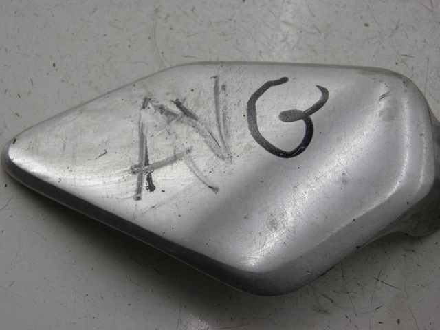 photo de LEFT FRONT FOOTREST BRACKET YAMAHA FZS FAZER 600 (1998 - 2001) - Zoom on usage condition