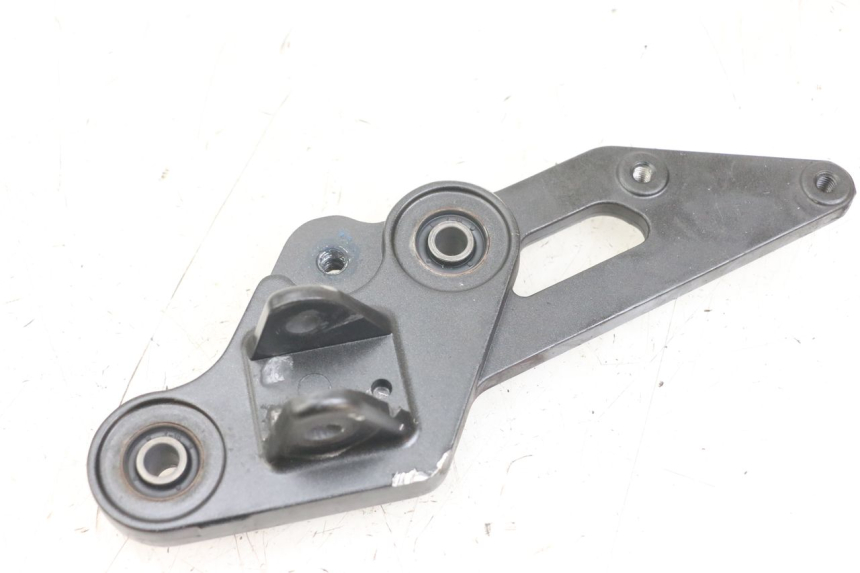 photo de LEFT FRONT FOOTREST BRACKET YAMAHA MT-07 MT07 ABS 700 (2014 - 2017)