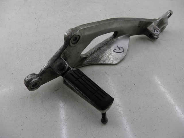 photo de FRONT LEFT FOOTREST MOUNT YAMAHA TDM 900 (2004 - 2006) - Main view