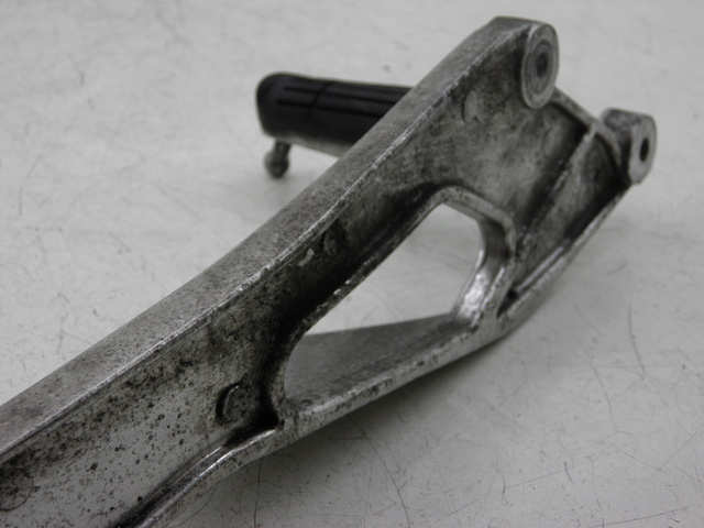 photo de FRONT LEFT FOOTREST MOUNT YAMAHA TDM 900 (2004 - 2006) - Markings and original references