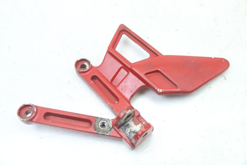 photo de FRONT LEFT FOOTREST MOUNT YAMAHA TZR 50 (2008 - 2016)