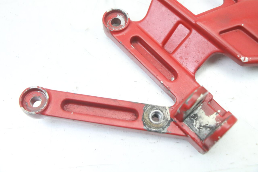 photo de FRONT LEFT FOOTREST MOUNT YAMAHA TZR 50 (2008 - 2016)