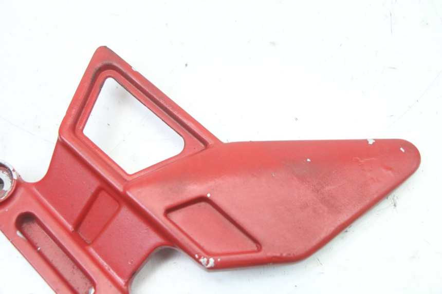 photo de FRONT LEFT FOOTREST MOUNT YAMAHA TZR 50 (2008 - 2016)