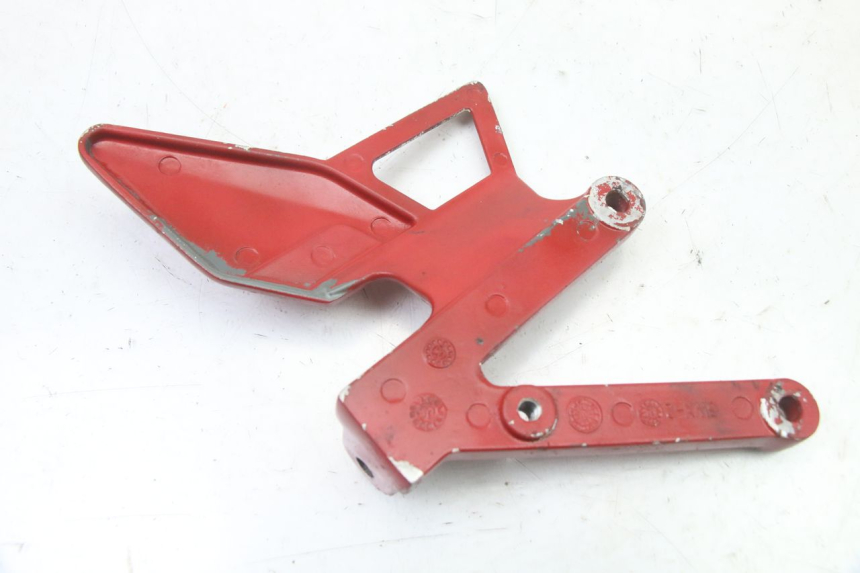 photo de FRONT LEFT FOOTREST MOUNT YAMAHA TZR 50 (2008 - 2016)