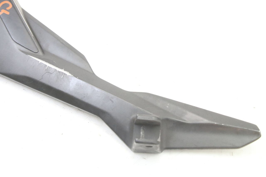 photo de FRONT LEFT FOOTREST MOUNT YAMAHA XJ6 ABS 600 (2008 - 2016)