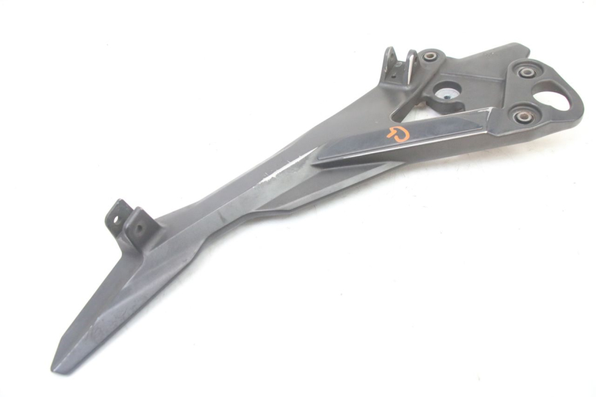 photo de FRONT LEFT FOOTREST MOUNT YAMAHA XJ6 ABS 600 (2008 - 2016)