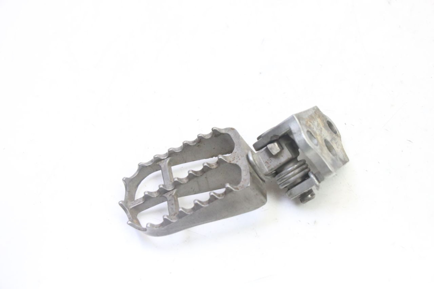 photo de FRONT LEFT FOOTREST MOUNT YAMAHA YZF YZ-F 450 (2014 - 2016)