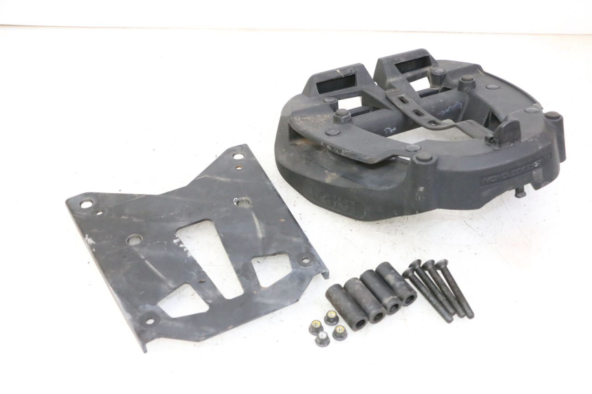 photo de PLATE TOP BOX HONDA FORZA ABS 300 (2013 - 2019)