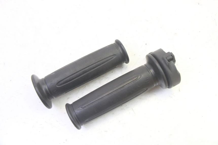 photo de THROTTLE GRIP SYM FIDDLE 3 III 125 (2014 - 2020) - Alternative perspective