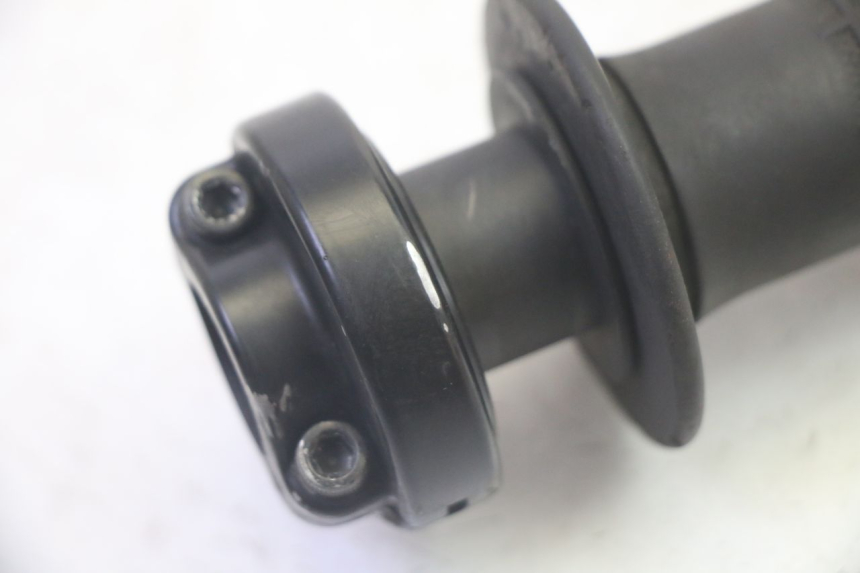 photo de THROTTLE GRIP PIAGGIO FLY 4T 50 (2013 - 2017) - Component detail