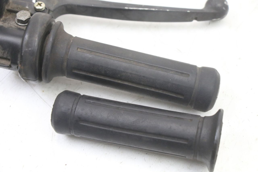 photo de THROTTLE GRIP HONDA SCV LEAD 100 (2003 - 2007)