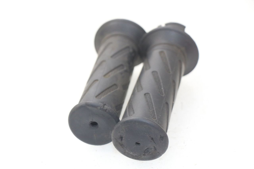 photo de THROTTLE GRIP PEUGEOT KISBEE 2T 50 (2018 - 2022)