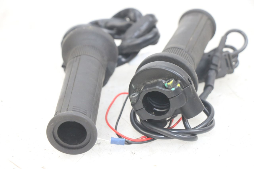 photo de THROTTLE GRIP PIAGGIO MEDLEY 125 (2016 - 2023)
