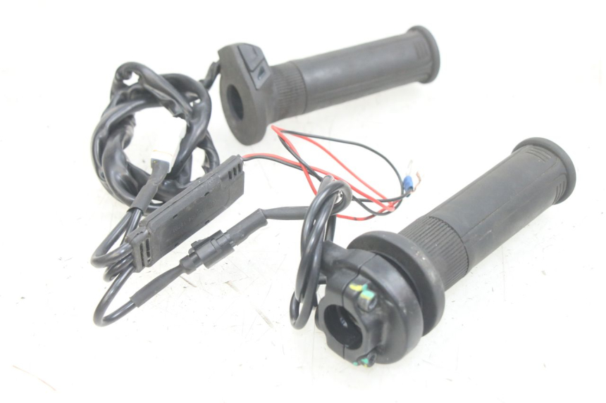 photo de THROTTLE GRIP PIAGGIO MEDLEY 125 (2016 - 2023)