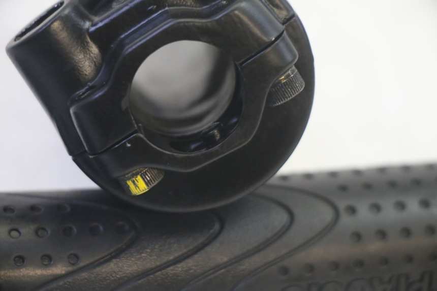 photo de THROTTLE GRIP PIAGGIO MP3 HPE 350 (2018 - 2020) - Alternative perspective