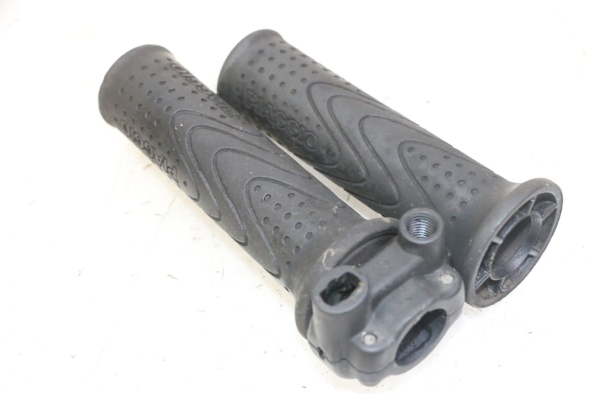 photo de THROTTLE GRIP PIAGGIO MP3 LT 300 (2010 - 2016)