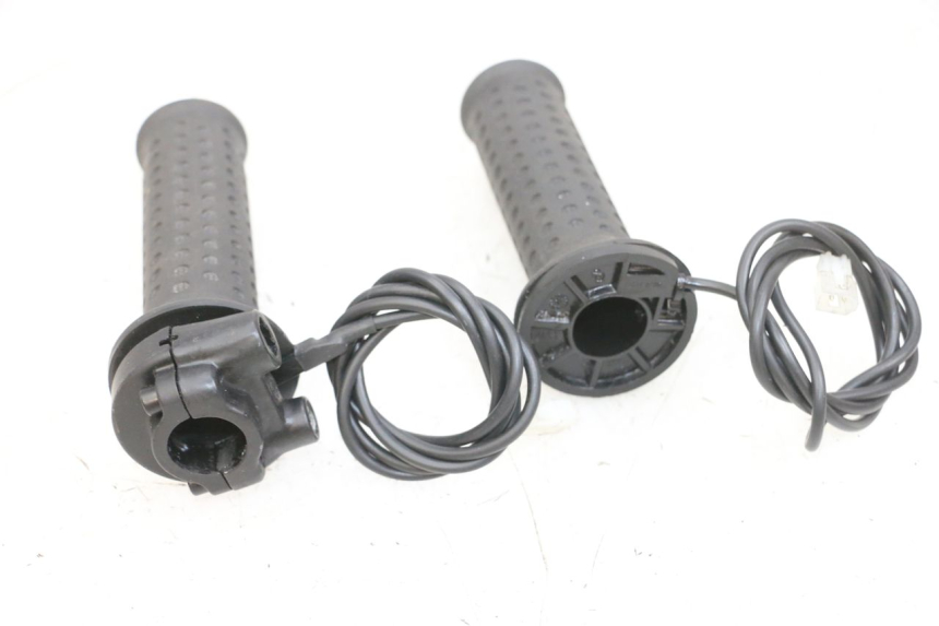 photo de THROTTLE GRIP PIAGGIO MP3 500 (2016 - 2018) - Fixing points details