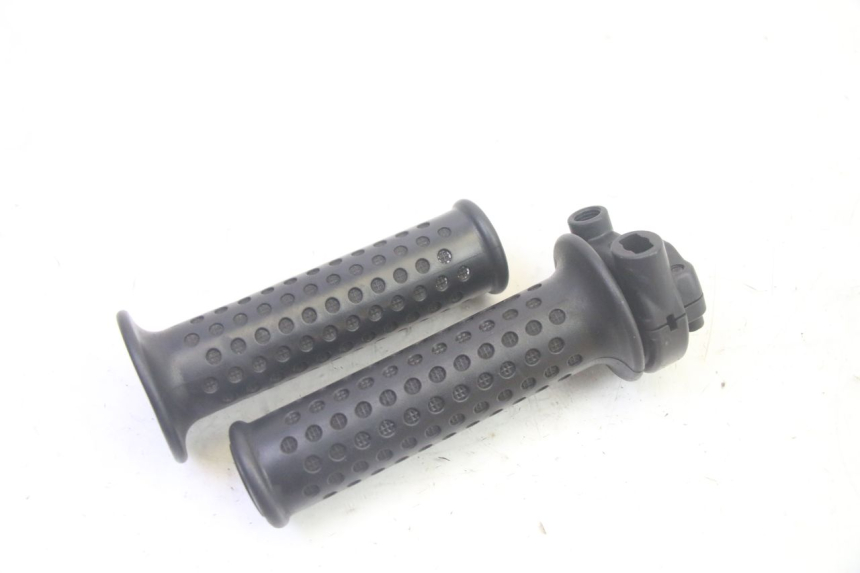photo de THROTTLE GRIP PIAGGIO MP3 RL 250 (2006 - 2010) - Zoom on usage condition