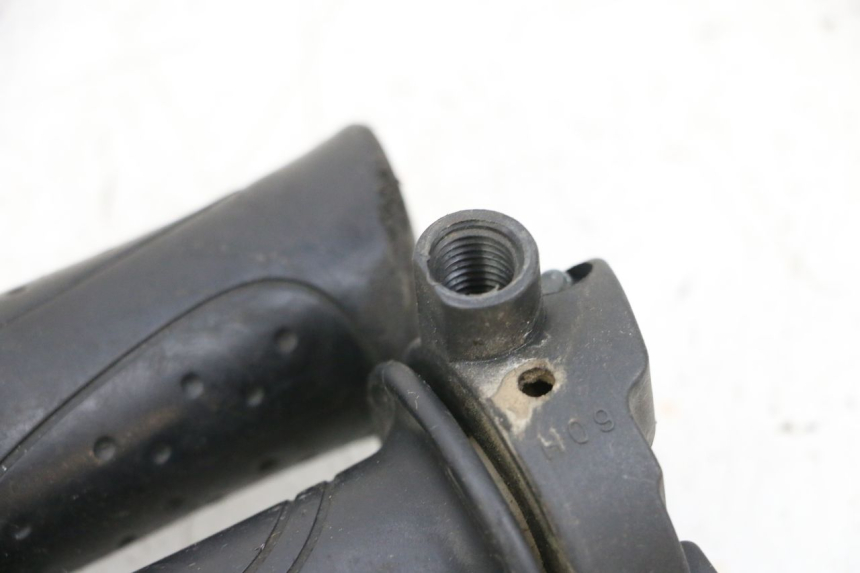 photo de THROTTLE GRIP SYM ORBIT 2 50 (2008 - 2014) - Alternative perspective
