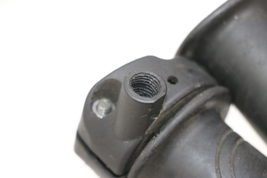 photo de THROTTLE GRIP SYM ORBIT III 3 4T 50 (2018 - 2021) - Zoom on usage condition