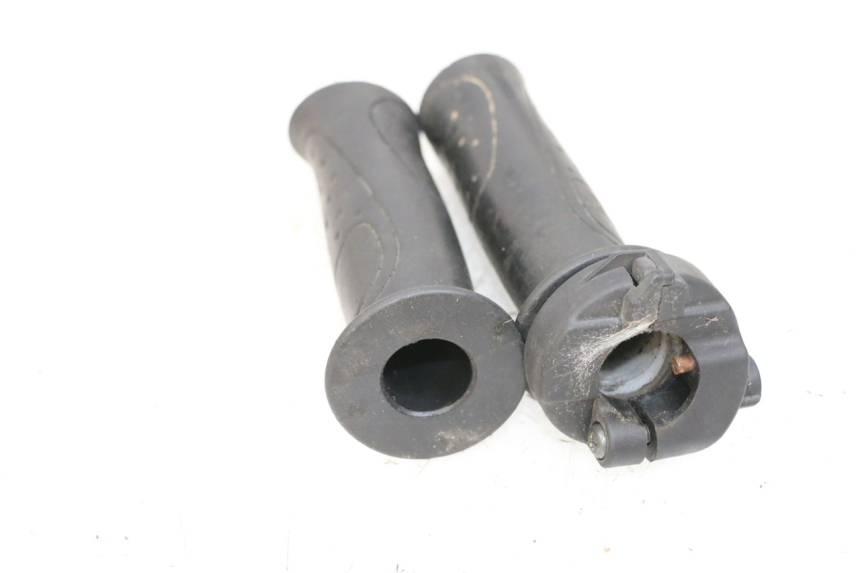 photo de THROTTLE GRIP SYM ORBIT III 3 4T 50 (2018 - 2021) - Fixing points details