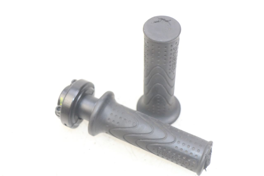 photo de THROTTLE GRIP PIAGGIO FLY 4T 50 (2013 - 2017)
