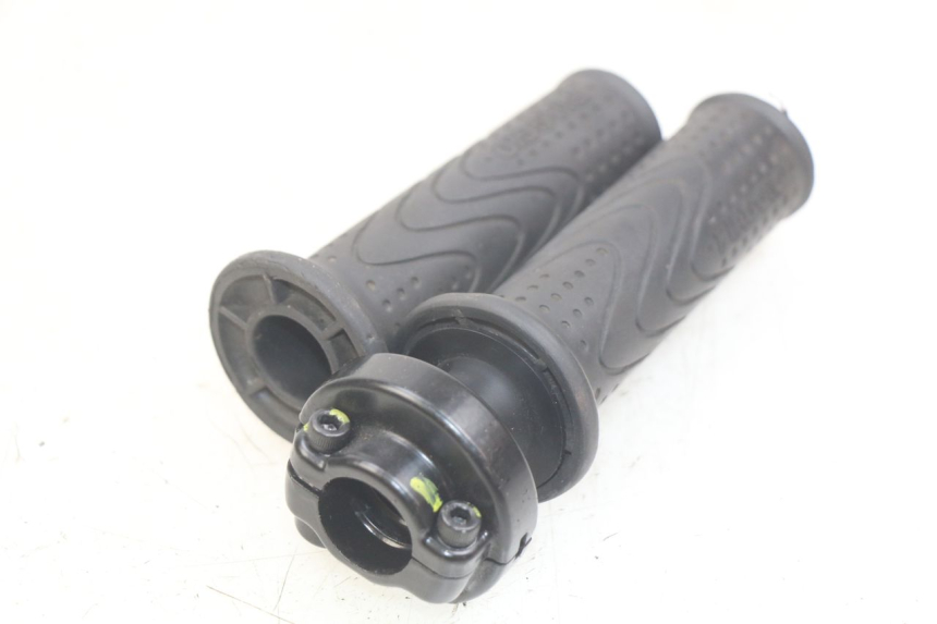 photo de THROTTLE GRIP PIAGGIO FLY 4T 50 (2013 - 2017)