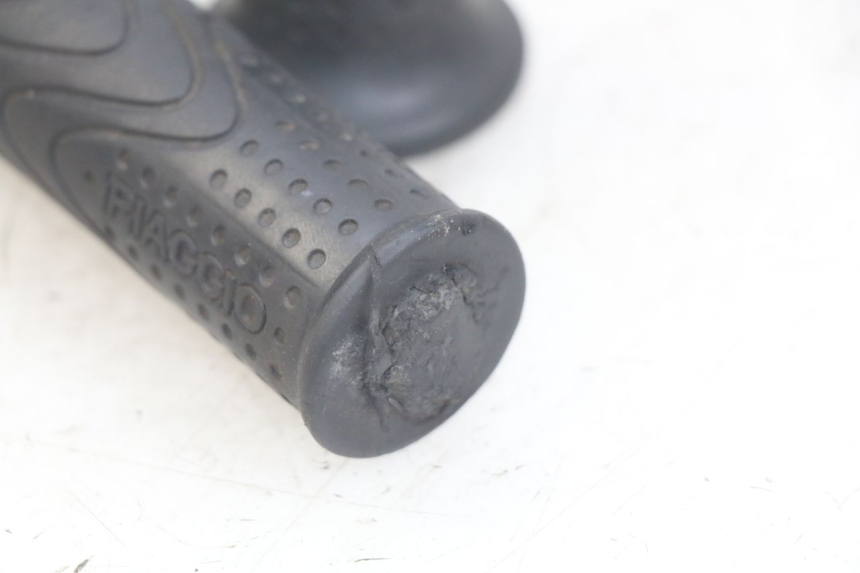photo de THROTTLE GRIP PIAGGIO FLY 4T 50 (2013 - 2017)