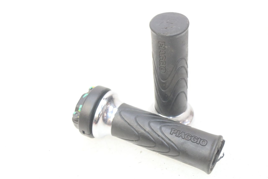 photo de THROTTLE GRIP PIAGGIO LIBERTY IGET 4T 50 (2015 - 2020)