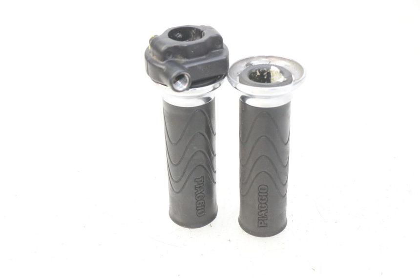 photo de THROTTLE GRIP PIAGGIO LIBERTY IGET 4T 50 (2015 - 2020)