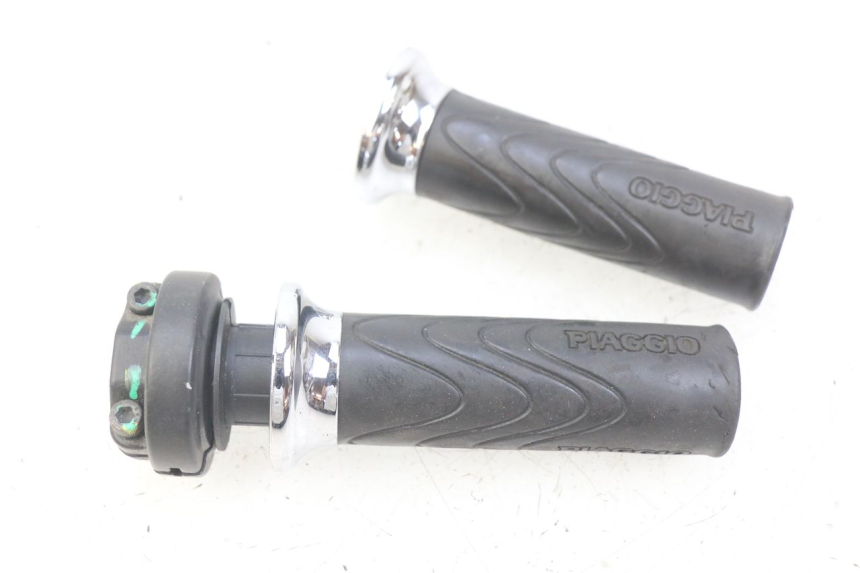 photo de THROTTLE GRIP PIAGGIO LIBERTY IGET 4T 50 (2015 - 2020)