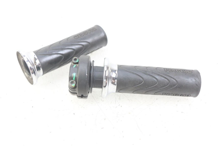 photo de THROTTLE GRIP PIAGGIO LIBERTY IGET 4T 50 (2015 - 2020)
