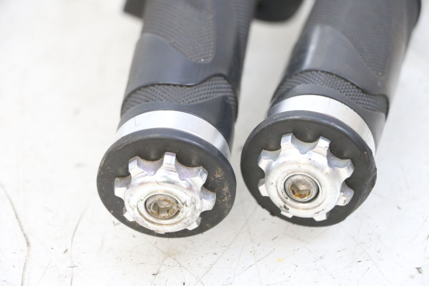 photo de THROTTLE GRIP EFUN PUSA 1 - Surface and material condition