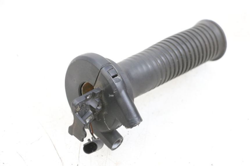 photo de THROTTLE GRIP BMW R RT ABS 1200 (2010 - 2014) - Zoom on usage condition