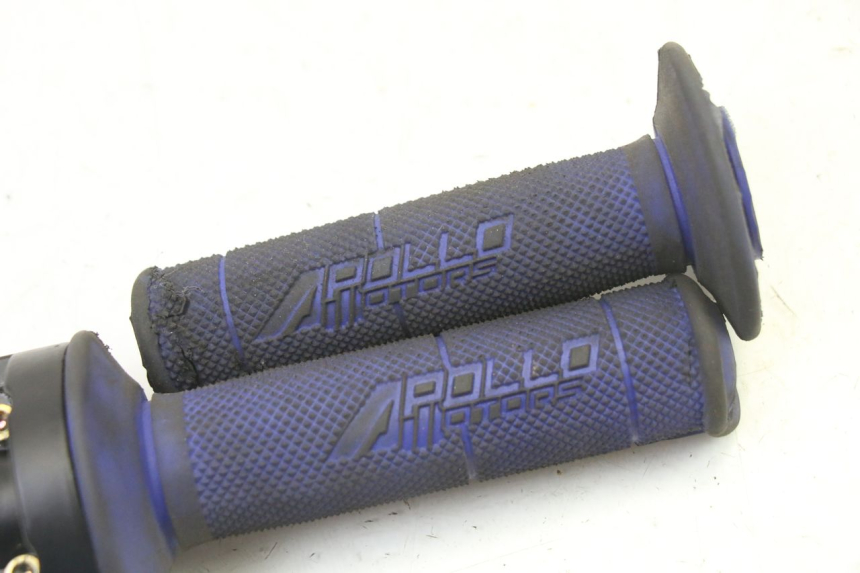 photo de THROTTLE GRIP APOLLO RFZ 125